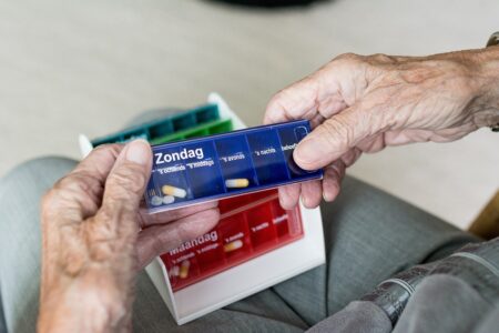 Idosa de 90 anos morre engasgada ao tomar comprimido em Guapó