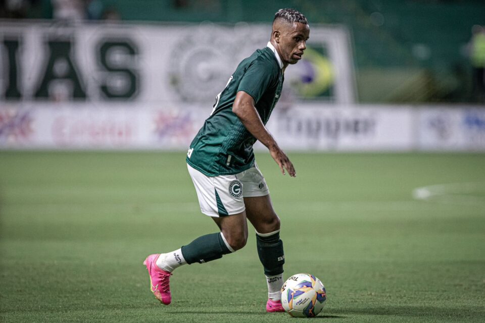 Anderson Oliveira jogando pelo Goiás