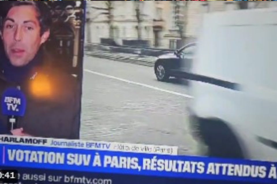 TV francesa fala da polêmica das SUV nas ruas parisienses (Foto: Reprodução)