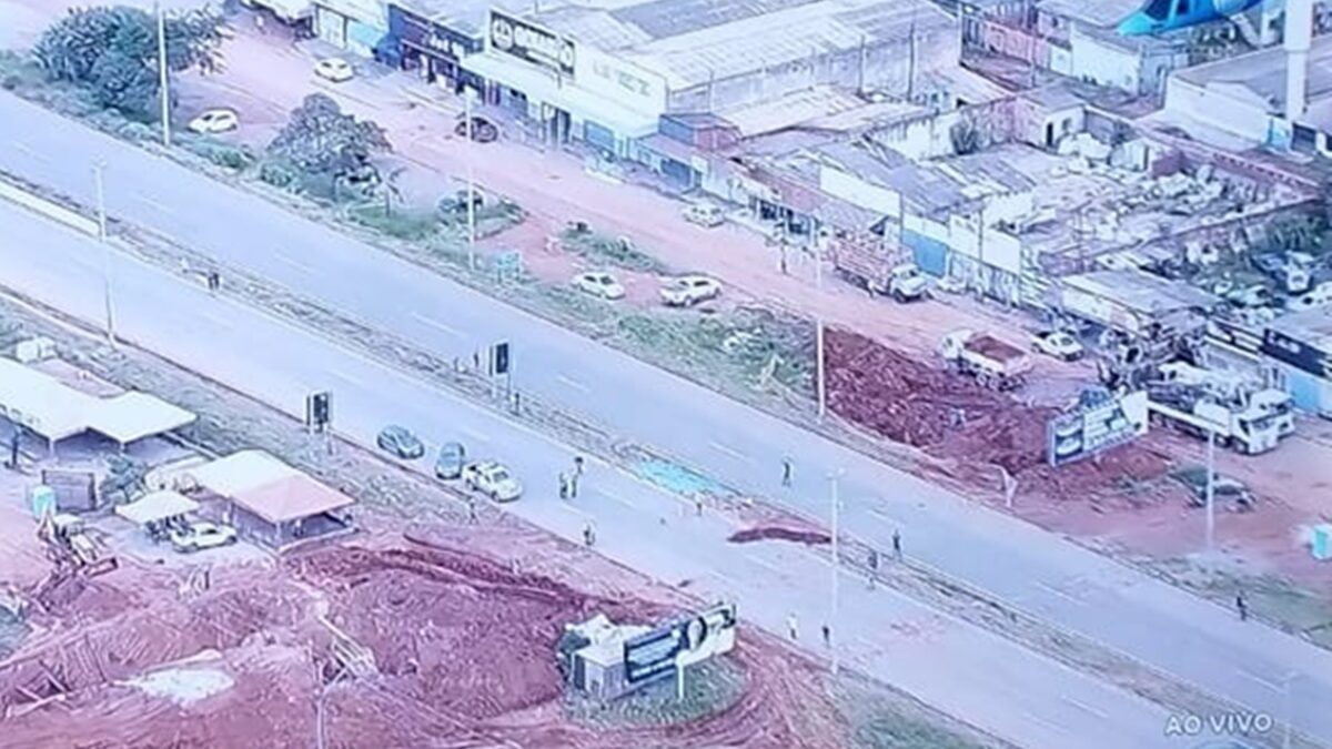 BR-070, em Águas Lindas, é interditada por fissura no asfalto