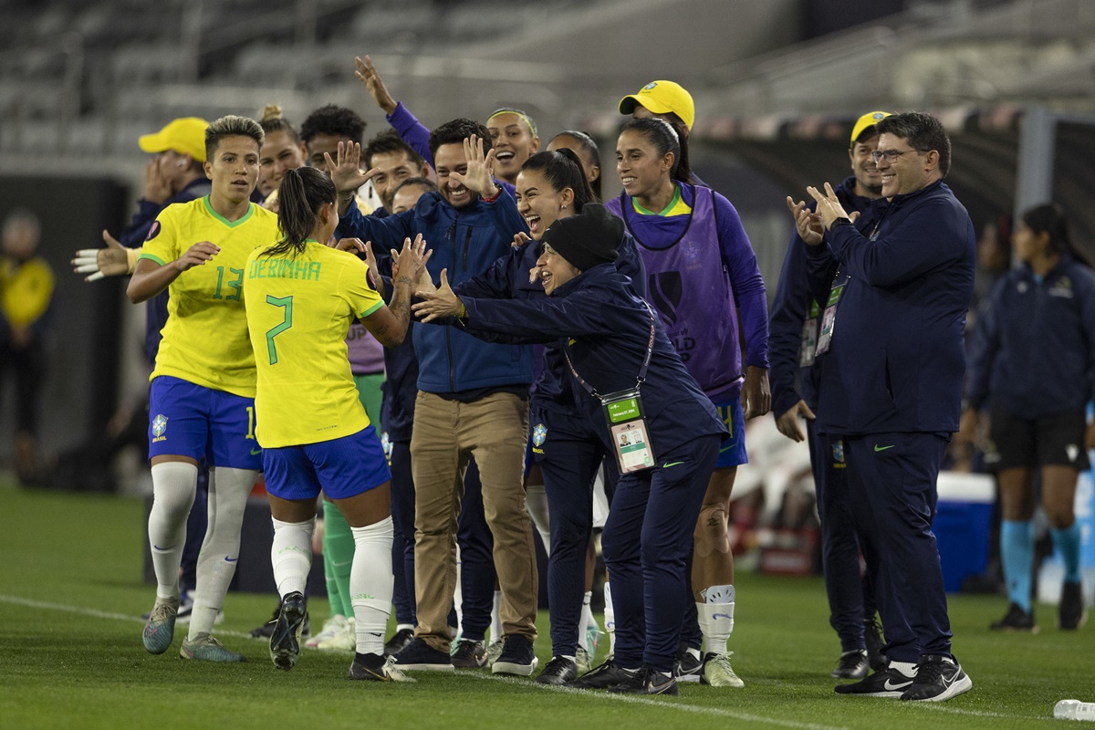 Arthur Elias assume Seleção Brasileira feminina e convoca 30 jogadoras -  Esportes DP