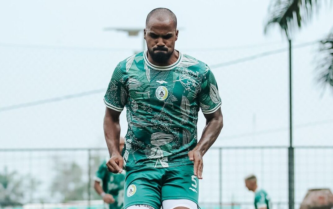 Thales Lira treinando em seu clube