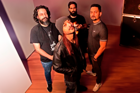 Banda Skolta se apresenta com clássicos do rock