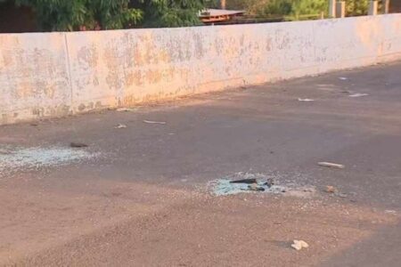 Homem joga o próprio filho de 11 meses de janela de carro em Porto Alegre Crime ocorreu durante discussão entre o homem e a mãe da criança