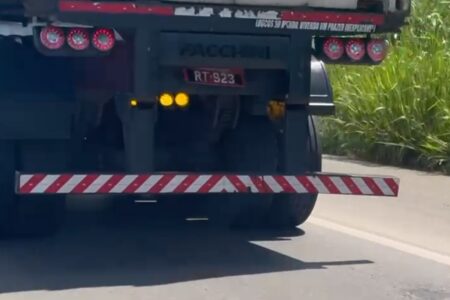 Motorista de caminhão suprime letra da placa a mando do "patrão" e veículo é apreendido em Hidrolândia