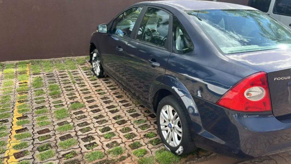 Motorista e o carro foram apreendidos para investigação (Foto Polícia Federal)