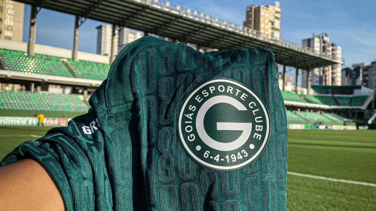 Camisa oficial do Goiás na Serrinha
