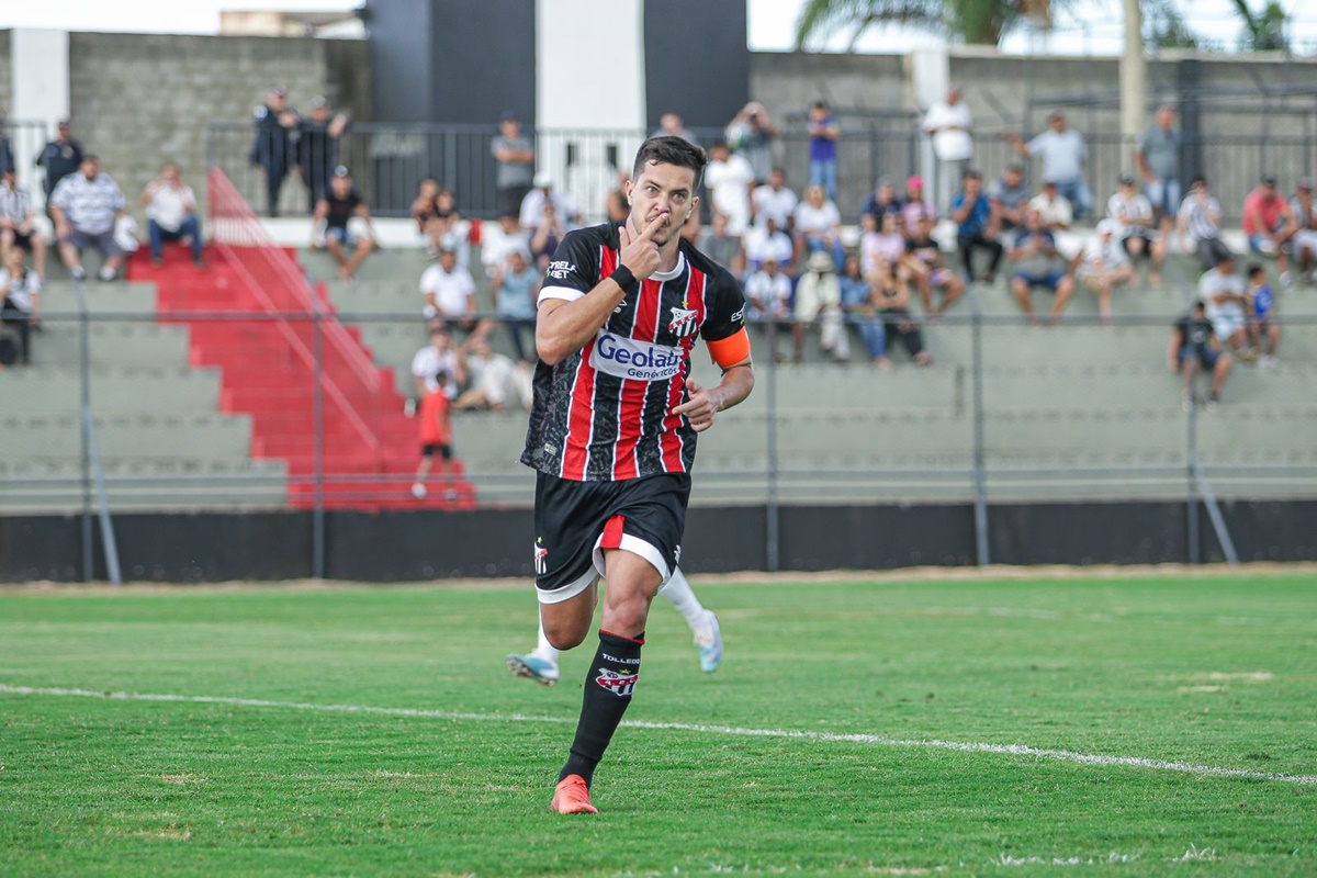 Em retorno ao Anápolis, Stefano Moretti comemora gol e classificação do