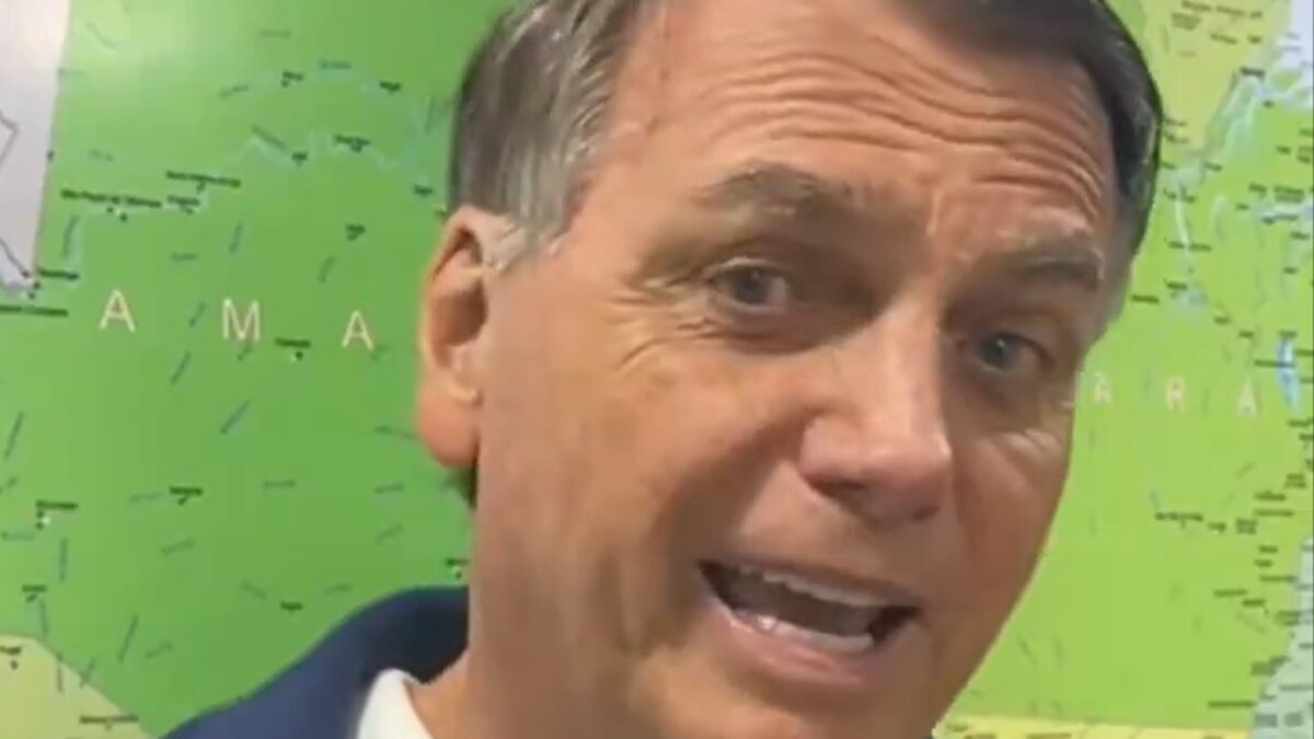 Bolsonaro ficou 2 dias na embaixada da Hungria logo após ação da PF, diz NYT
