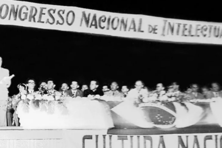 Pablo Neruda e convidados do Congresso Nacional de Intelectuais (Foto: Foto: Acervo de Bento Fleury