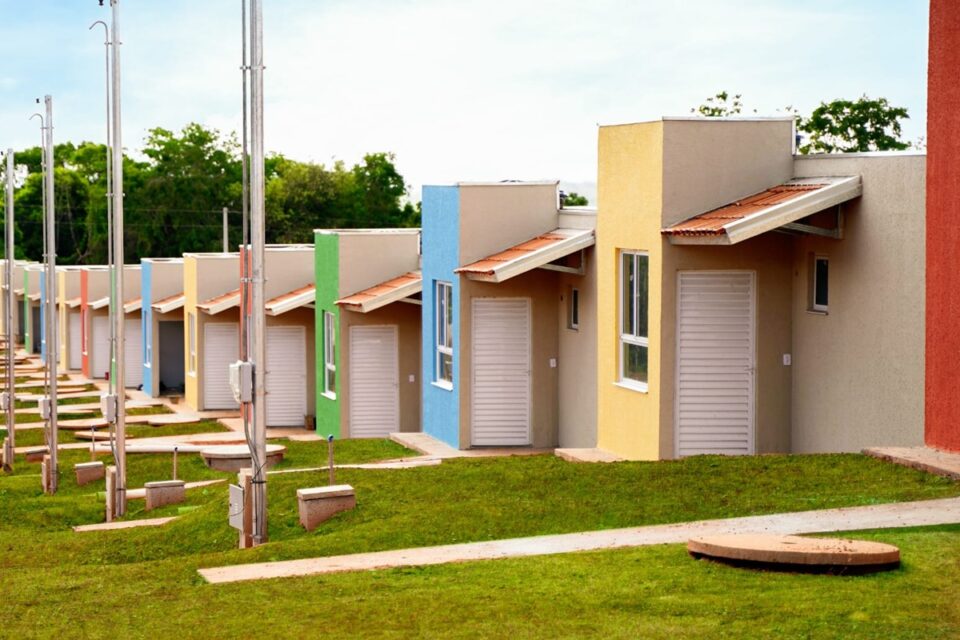 Justiça acata gratuidade a serviços cartorários de casas a custo zero em Goiás