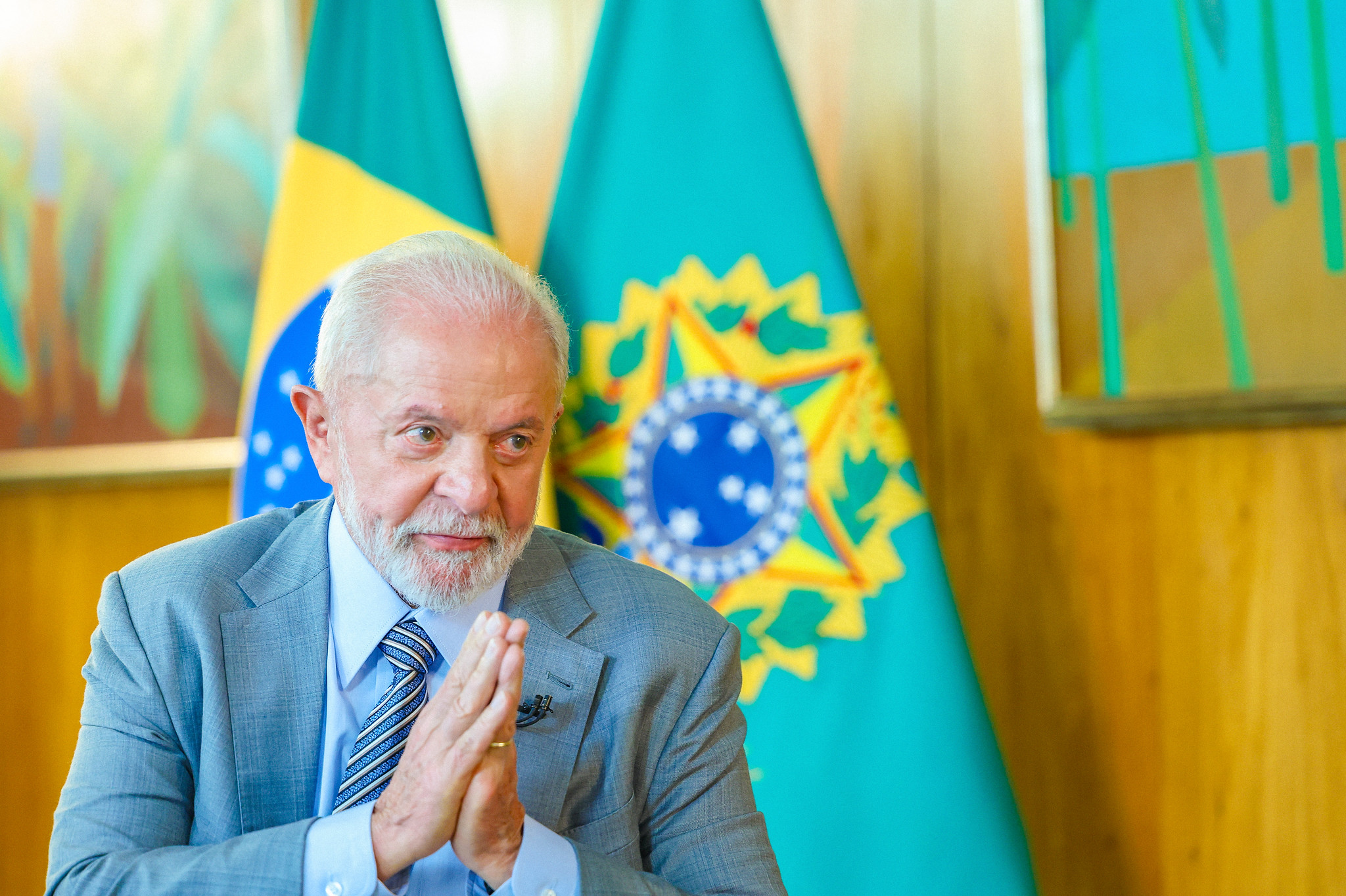 Reprovação de Lula vai a 33% e empata com aprovação, agora de 35%, mostra Datafolha