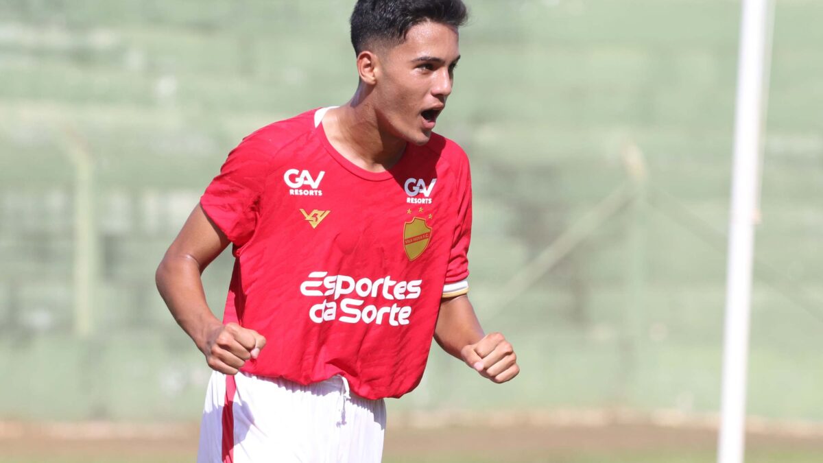 Fellipe Vieira em ação pelo Vila Nova
