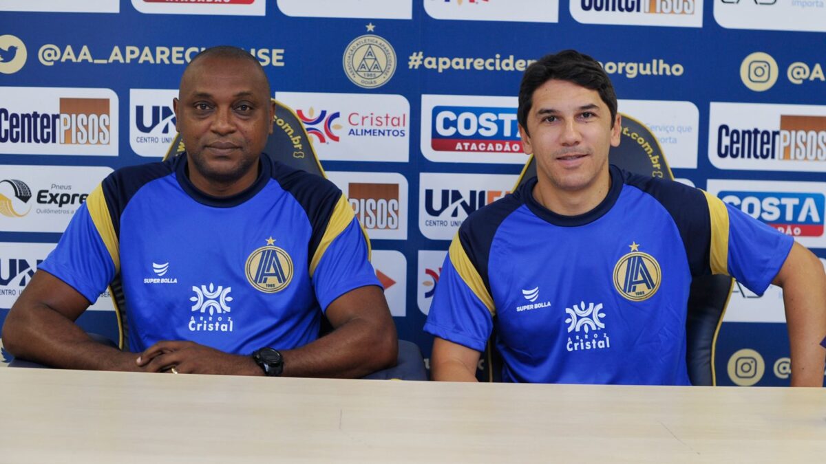 Marcelo Augusto, auxiliar, ao lado de Lúcio Flávio