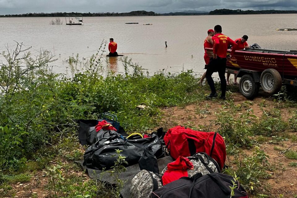 Bombeiros buscam por pescadores desaparecidos no Lago Serra da Mesa, em Uruaçu