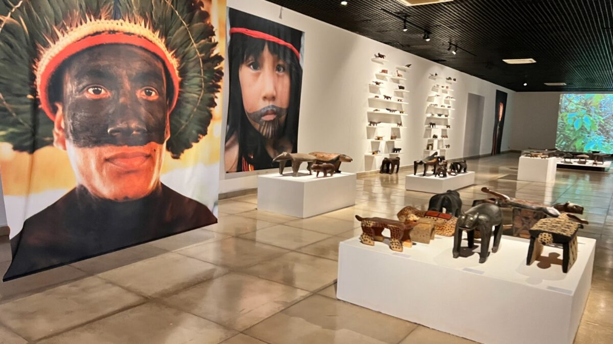Exposição com peças de artistas indígenas segue até 26 de maio, em Goiânia (Foto Katu Leão e Graziele Cruvinel)