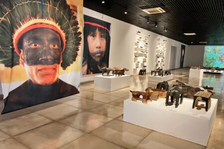 Exposição com peças de artistas indígenas segue até 26 de maio, em Goiânia (Foto Katu Leão e Graziele Cruvinel)