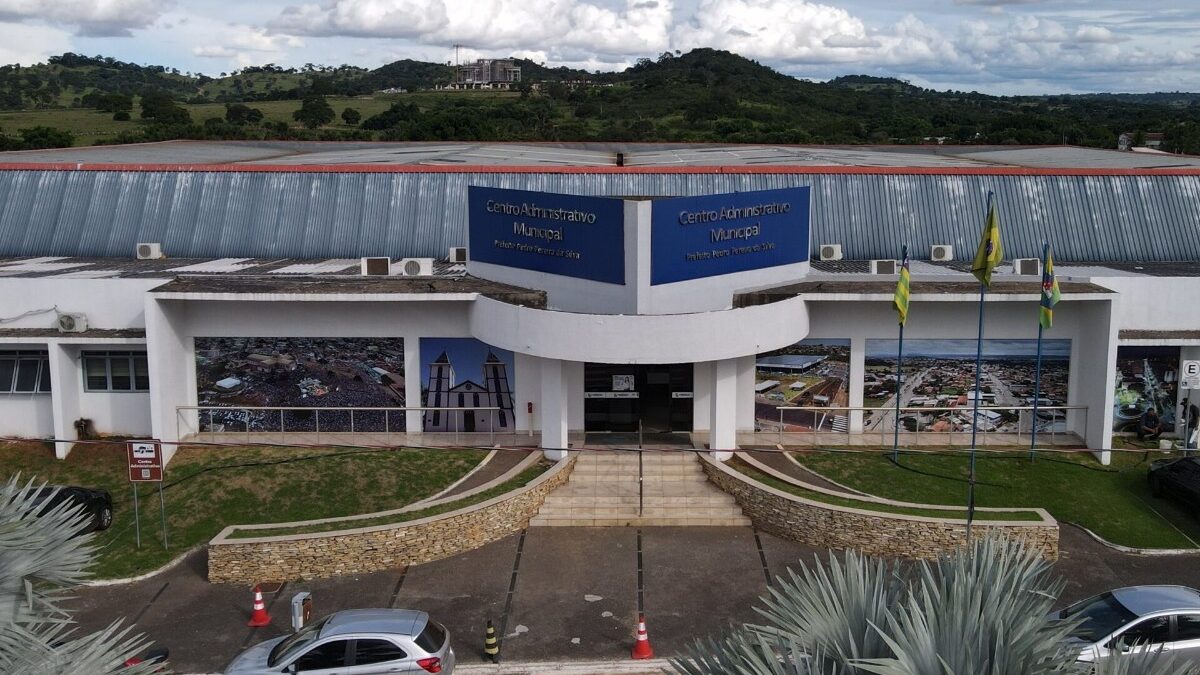 Polícia vai à prefeitura de Trindade por licitação e contrato de 2013, gestão de Jânio Darrot