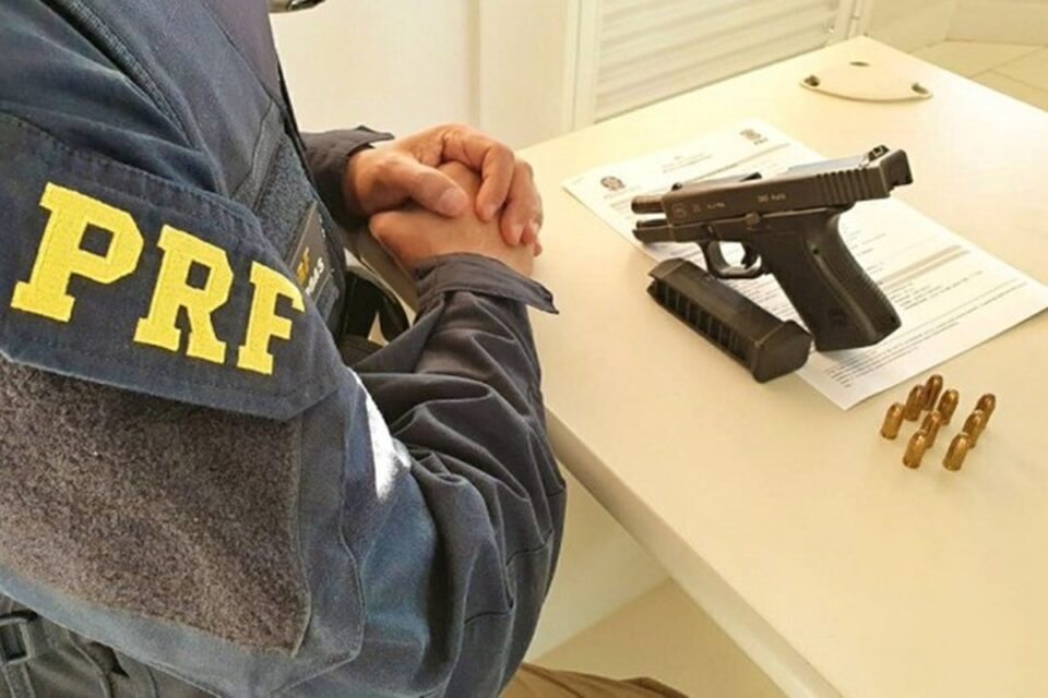 Homem é preso com arma de fogo e munições sem documentação na BR-060, no DF