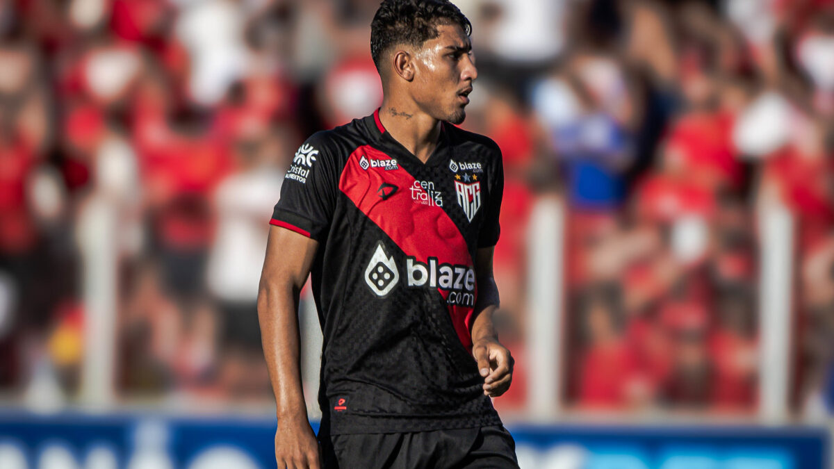 Daniel jogando pelo Atlético Goianiense no OBA