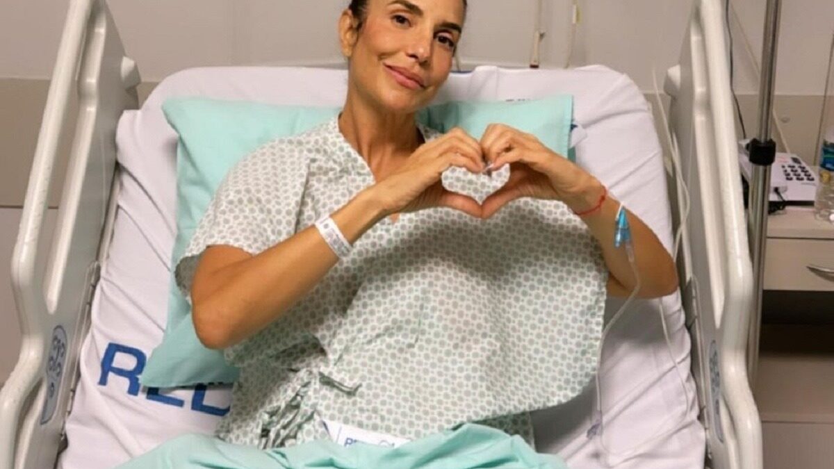 Após intensa maratona de Carnaval, Ivete Sangalo é internada com pneumonia