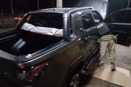 Empresário é preso em Morrinhos com carro clonado e roubado em MG Homem foi encaminhado à Delegacia de Polícia Civil em Caldas Novas