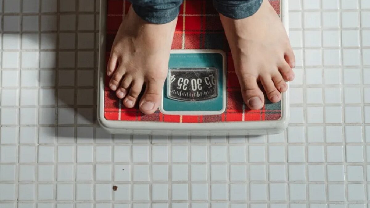 Mãe é condenada à prisão na Itália por obrigar filha a fazer dieta e não passar dos 47 kg Acusada de maus tratos após denúncia de tia