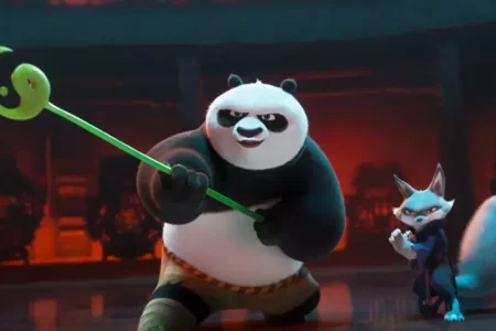 A Universal Pictures divulgou nesta segunda-feira (26) um novo trailer de "Kung Fu Panda 4", que mostra o Dragão Guerreiro e sua nova parceira Zhen, a raposa, enfrentando A Camaleoa, nova vilã da franquia. Feiticeira, a personagem tem o poder da transfiguração e vai fazer de tudo para atrapalhar os planos da dupla.