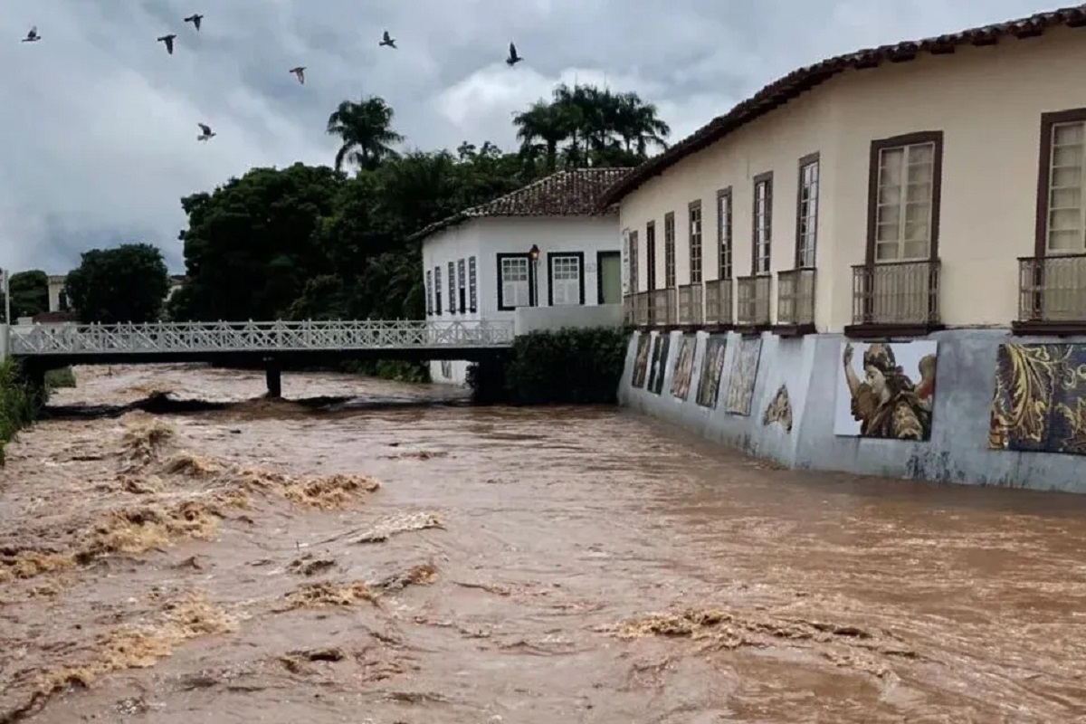 Cimehgo monitora novo risco de cheia no Rio Vermelho, na cidade de Goiás