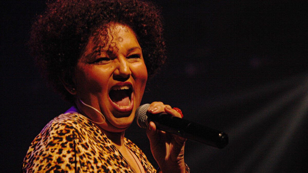 Cláudia Vieira embarca em turnê por três cidades goianas