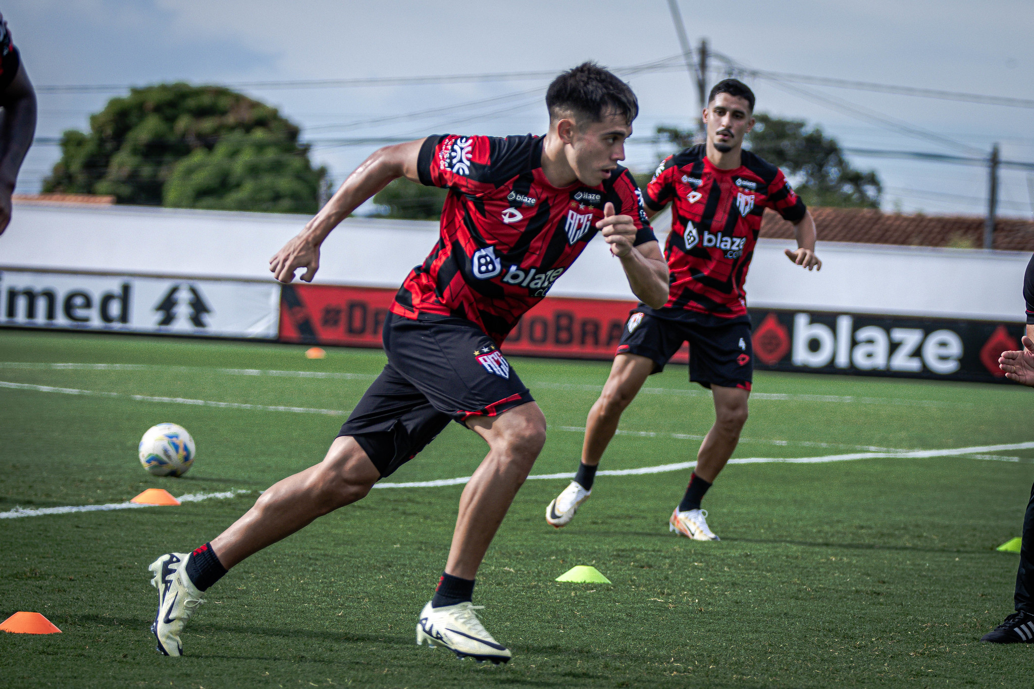 Com recorde de vitórias e com vantagem, Atlético Goianiense recebe o Goiânia no Accioly