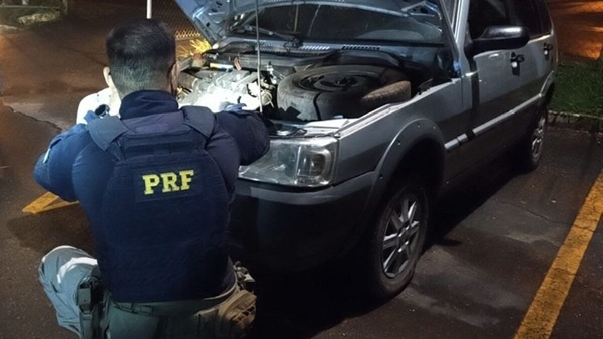 PRF recupera carro furtado no DF e prende condutora