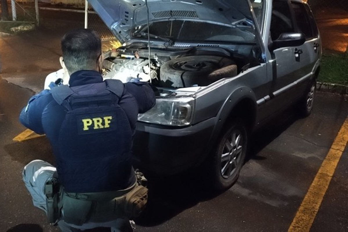 PRF recupera carro furtado no DF e prende condutora