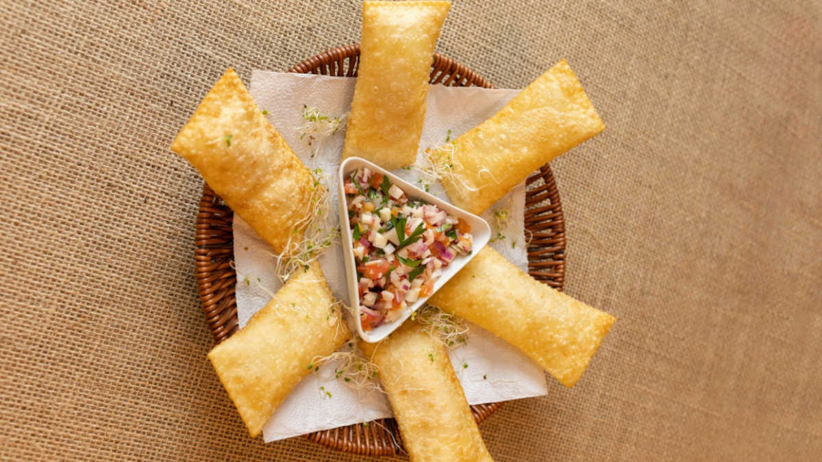 Pastel de pequi com queijo, disponível no Dom Cirus durante o "Comida Di Buteco" (Foto: Rogério Porto)