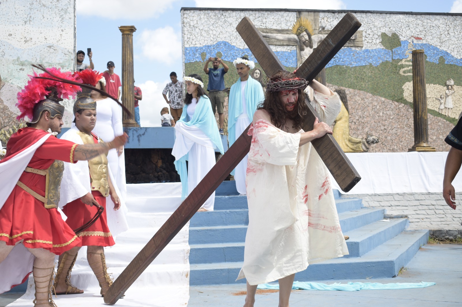 Encenação da Paixão de Cristo na Rodovia dos Romeiros envolve cerca de 600 atores