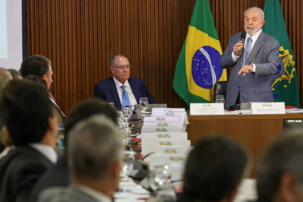 Lula e Alckmin durante reunião ministerial (Foto: Agência Brasil)