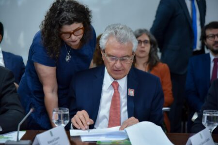 Governador Ronaldo Caiado e a secretária Andréa Vulcanis (Foto: Governo de Goiás)