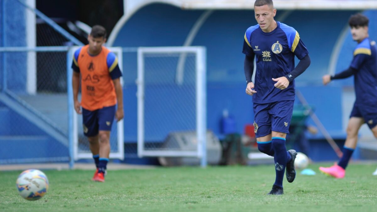 Robert em ação na Aparecidense