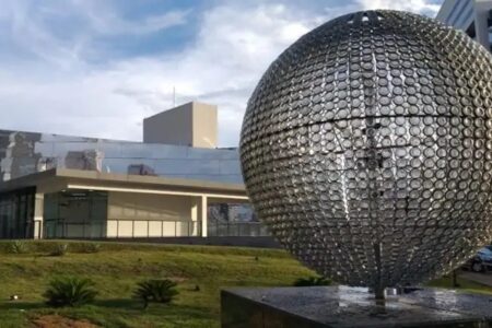 Goiânia pode ganhar Calçada da Fama em frente ao Centro Cultural Casa de Vidro