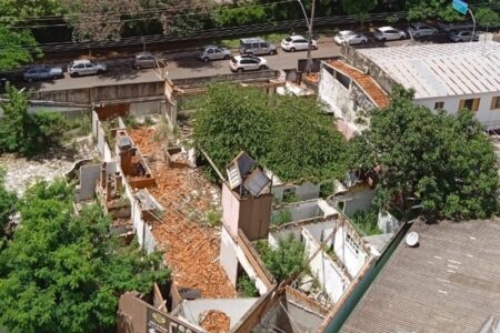 Moradores do Alto da Glória, em Goiânia, dizem que lote baldio é foco do mosquito da dengue