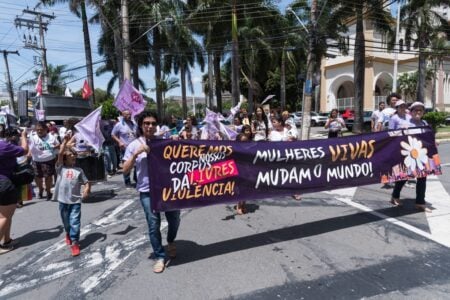 “Mulheres Vivas!”: ato contra o feminicídio mobiliza Goiânia neste domingo (7); vídeo Manifestação denuncia violência contra a mulher