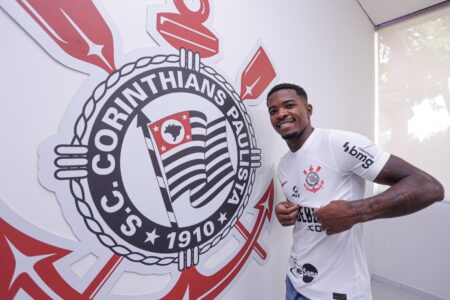 Cacá com a camisa do Corinthians