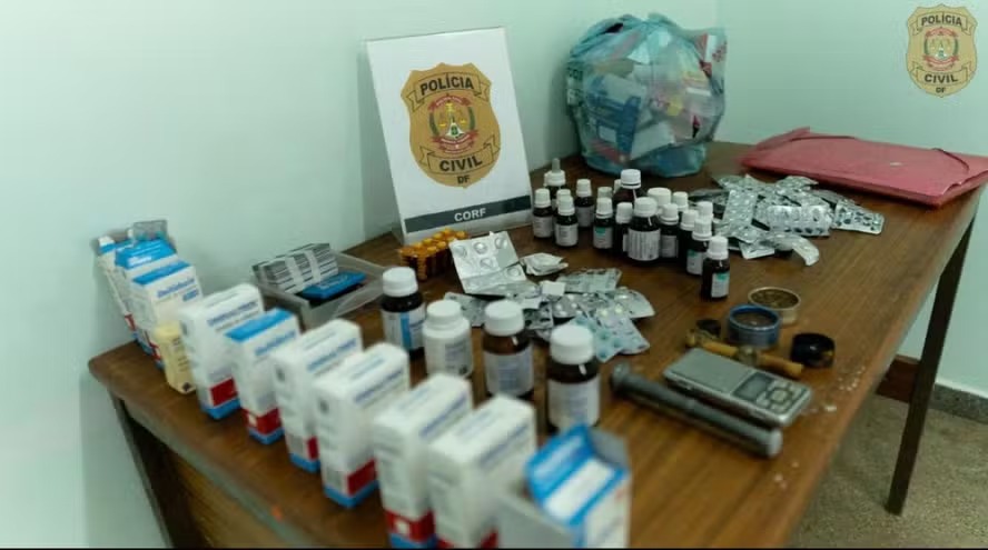 Polícia prende falsificador de receitas médicas envolvido com tráfico de drogas no DF remédio sem prescrição médica foram encontradas