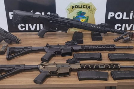 Polícia Civil de Goiás encontra armas de uso proibido com foragido de Mato Grosso (Foto: Divulgação/PCGO)