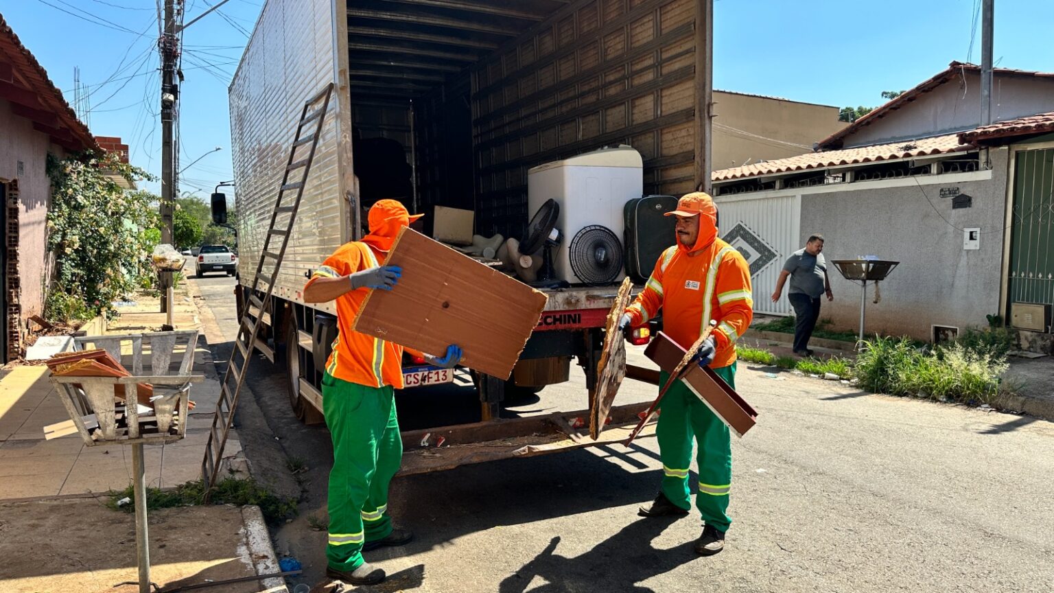 Prefeitura de Goiânia diz que serviço de limpeza da Comurg continuará normal na Semana Santa
