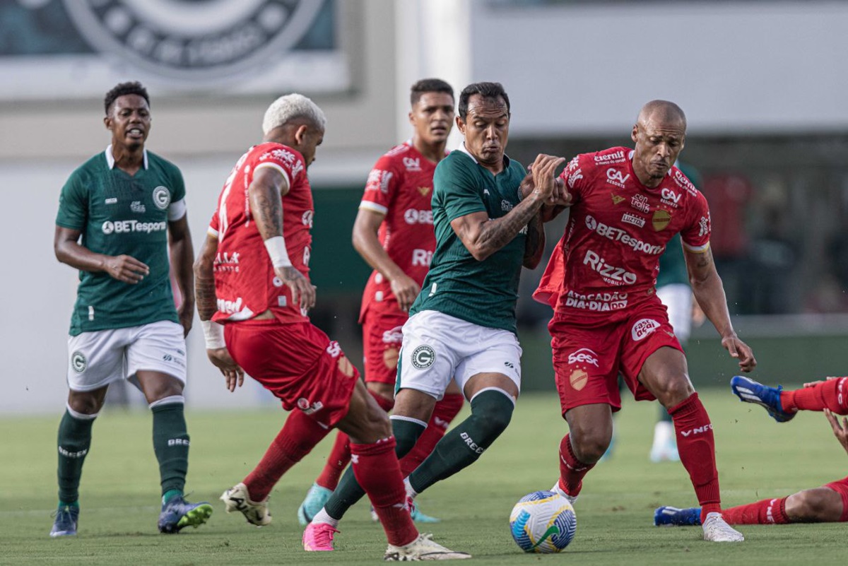 Goiás e Vila Nova ficam no empate na Serrinha e Tigrão elimina rival na Copa Verde