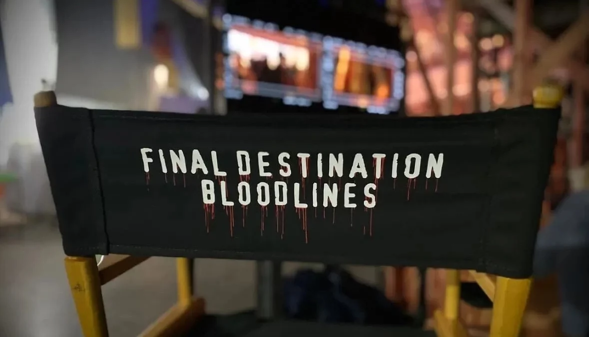 A franquia de terror "Premonição" vai ganhar um sexto filme e as filmagens já começaram. O longa ganhou título oficial em uma foto revelada pelo produtor Craig Perry. O filme se chamará "Premonição: Bloodlines", algo como "linhagem sanguínea" em tradução livre.