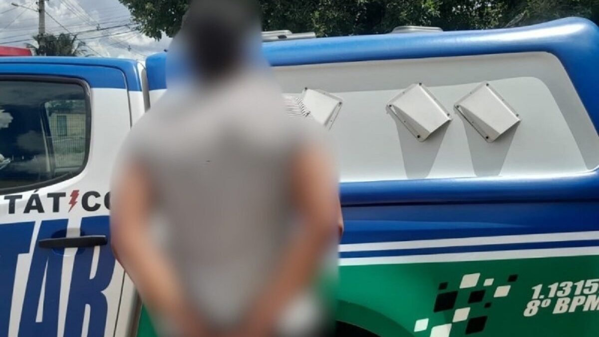 Homem é preso após agredir a esposa e ameaçar filha de 8 anos, em Aparecida Policiais encontraram vítima com várias lesões
