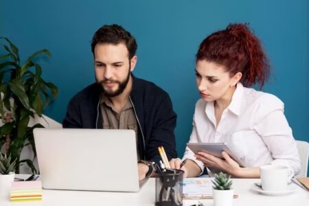 Lei de equidade salarial passa a valer dia 8 de março Segundo o MTE, a divulgação dos dados deverá ser semestral