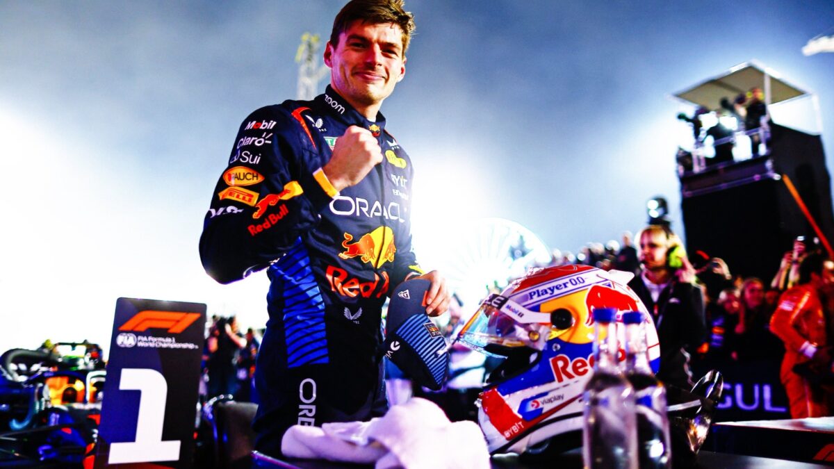 Verstappen comemorando o primeiro lugar